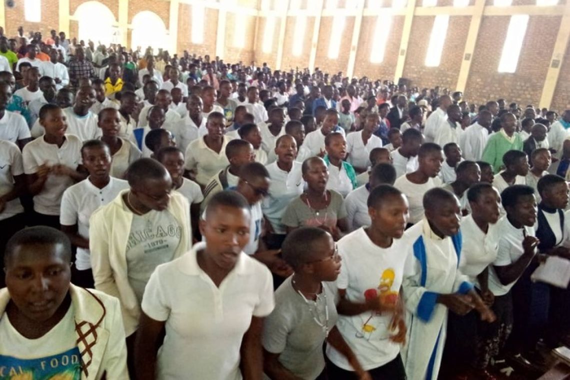 KAYOGORO : AVEC LES ENFANTS SUR LES TRACES DE SAINT JEAN BOSCO.